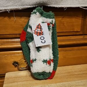 Cozy Hub-Festive Holiday Socks with Holly Design-Size 9-11